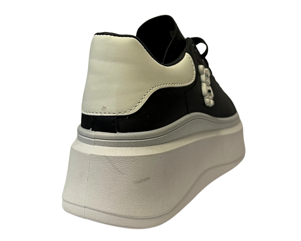Women's Faux Leather Flat Sole And Lace Up Trainers